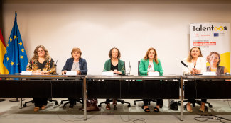 Fotografía de la mesa de presentación del programa 'Talentos'