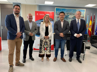 Fotografía del acto de firma del convenio