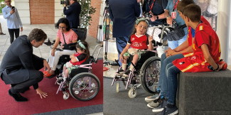 Collage de dos fotos en las que sale la alumna de nuestra escuela de baloncesto en silla