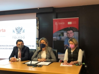 Fotografía del acto de firma del acuerdo en Toledo