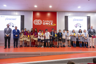 Foto de familia de los premiados en la sede de Fundación ONCE