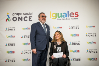 Foto de la entrega del cupón