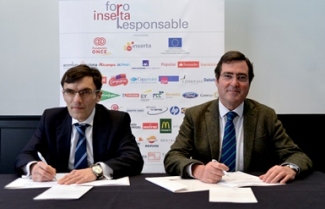 Foto del momento de la firma del convenio entre Cepyme y Fundación ONCE