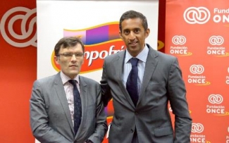 Foto tras la firma del convenio entre Fundación ONCE y Campofrío