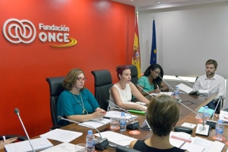 Foto de la mesa de presentación