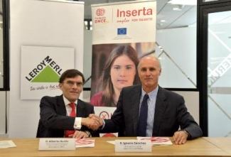 saludo tras la firma del convenio