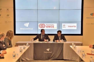 Foto de un momento de la firma del convenio