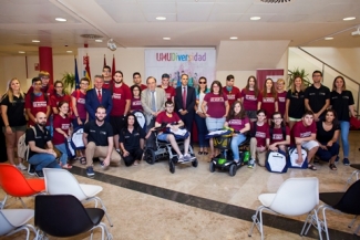 Foto de familia con los alumnos