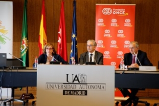Foto de la mesa de la inauguración del campus