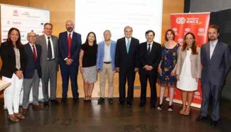 Foto de familia tras el encuentro informativo