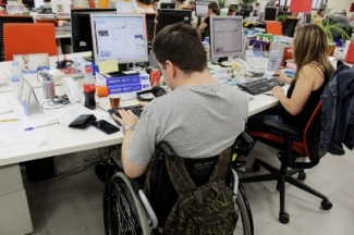 Foto de personas con discapacidad trabajando