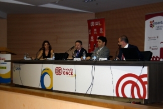 Foto de los integrantes de la mesa de presentación