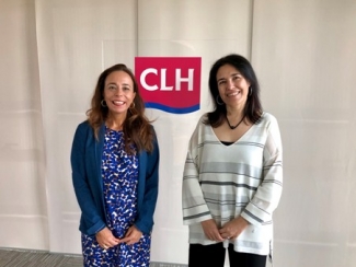 Foto de las dos personas firmantes del convenio -Fundación ONCE y CHL-