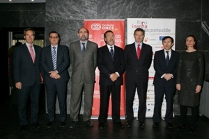 Foto de familia de los directivos que han participado en el foro Inserta