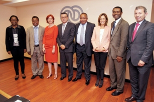 Foto de familia de la reunión en Fundación ONCE