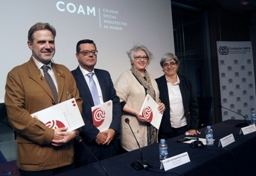 Foto de familia de los firmantes del convenio