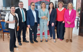 Foto de familia tras la firma del acuerdo