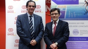 Foto de Alberto Durán y Jacinto Cavestany tras la firma del convenio