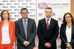 Foto de familia de los firmantes del convenio