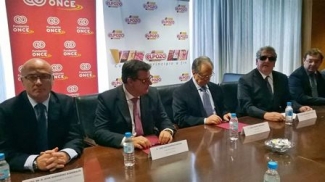 Foto de la mesa con los intervinientes