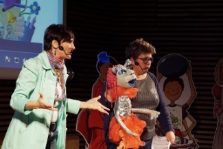 Foto de la presentación de los cuentos de Fundación ONCE