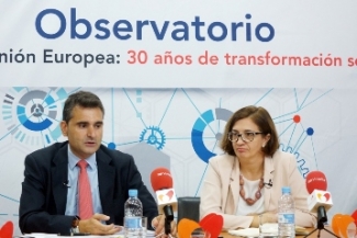 Foto de Isabel Martínez Lozano, de Fundación ONCE, durante el desayuno en Servimedia