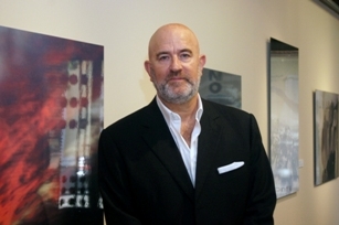 foto de Chimo Serrano en la inauguración de la exposición en Fundación ONCE