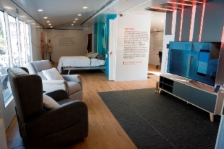 Foto del salón de la casa inteligente de Fundación ONCE