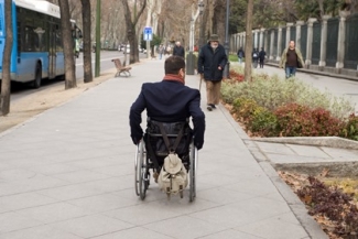 Foto de una personas en silla de ruedas