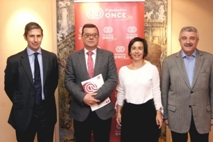 Foto de las personas que han intervenido en la inauguración