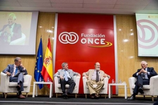 Foto de los expresidentes durante el debate