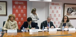 Foto de la firma del convenio