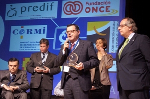 Foto de la entrega del Premio Q a Fundación ONCE