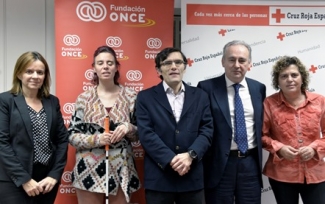 Foto de familia tras la firma del convneio