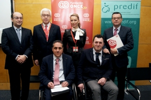 Foto de familia de las personas participantes en la jornada de turismo accesible de Fitur