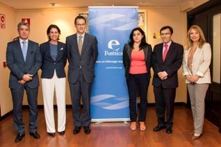 En la foto el Presidente de Forética y miembros del Comité Ejecutivo, de izda. a dcha.: José María Palomino (Airbus), Cristina Moral (Ferrovial), Fernando Riaño (Grupo de empresas de la ONCE y su Fundación), Gemma Giner (Gas Natural Fenosa), Alberto Durán (Grupo de empresas de la ONCE y su Fundación) y Raquel Azcárraga (Bankinter).