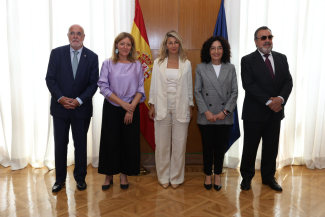 Foto de los representantes de las cuatro entidades con la vicepresidenta