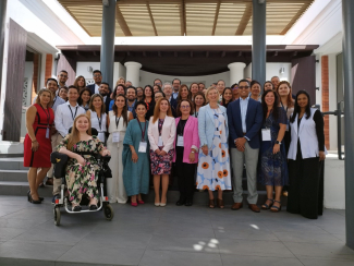Foto de grupo de alumnos graduados en el Programa UniDiversidad de la Universidad de Sevilla en el curso 2021/22