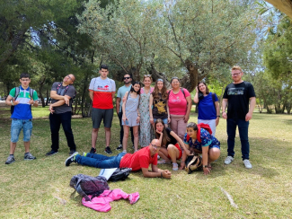 Fotografías de los alumnos en el campus de la universidad