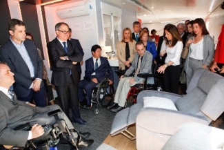 Foto de un momento de la visita a la casa de Fundación ONCE