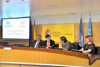 Fotografía de los miembros de la mesa