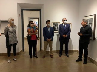 Foto de las personas que han participado en la inauguración