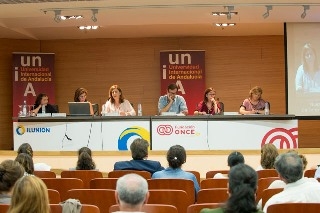 Foto de la mesa de los intervinientes en la jornada
