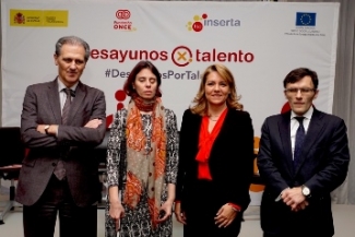 Foto de familia de las personas que han intervenido