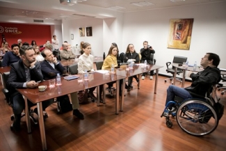 Foto de un momento de la clausura del curso en Fundación ONCE