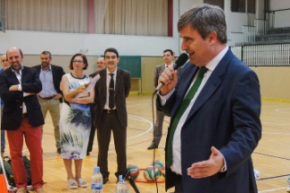 Foto de Miguel Cardenal durante su intervención