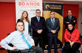 Foto tras la firma del convenio en Fundación ONCE