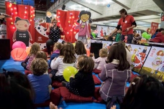 Foto del stand de Fundación ONCE con nuestros cuentos infantiles