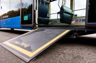 Foto de la rampa de un autobús