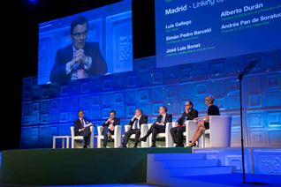 Foto de Alberto Durán durante su intervención